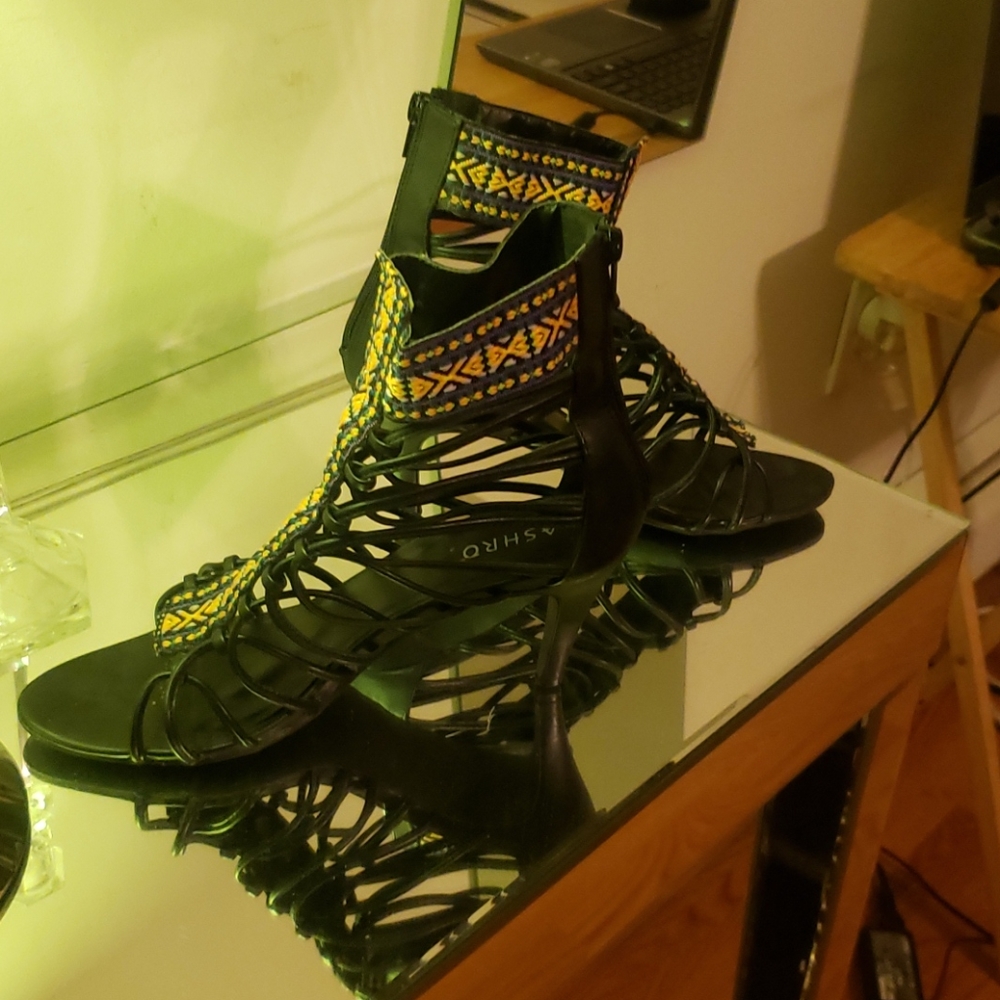 Shoes - Picture 2 of 3